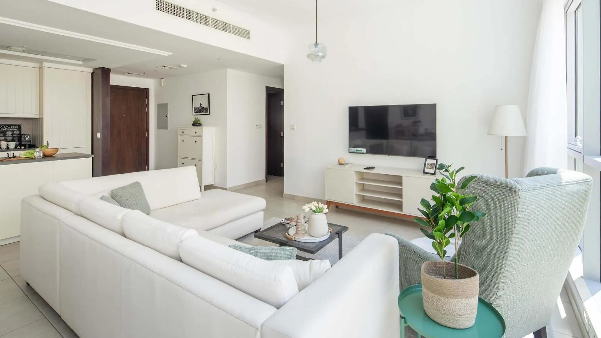 Frank Porter - The Residences 5 Dubai Apartment