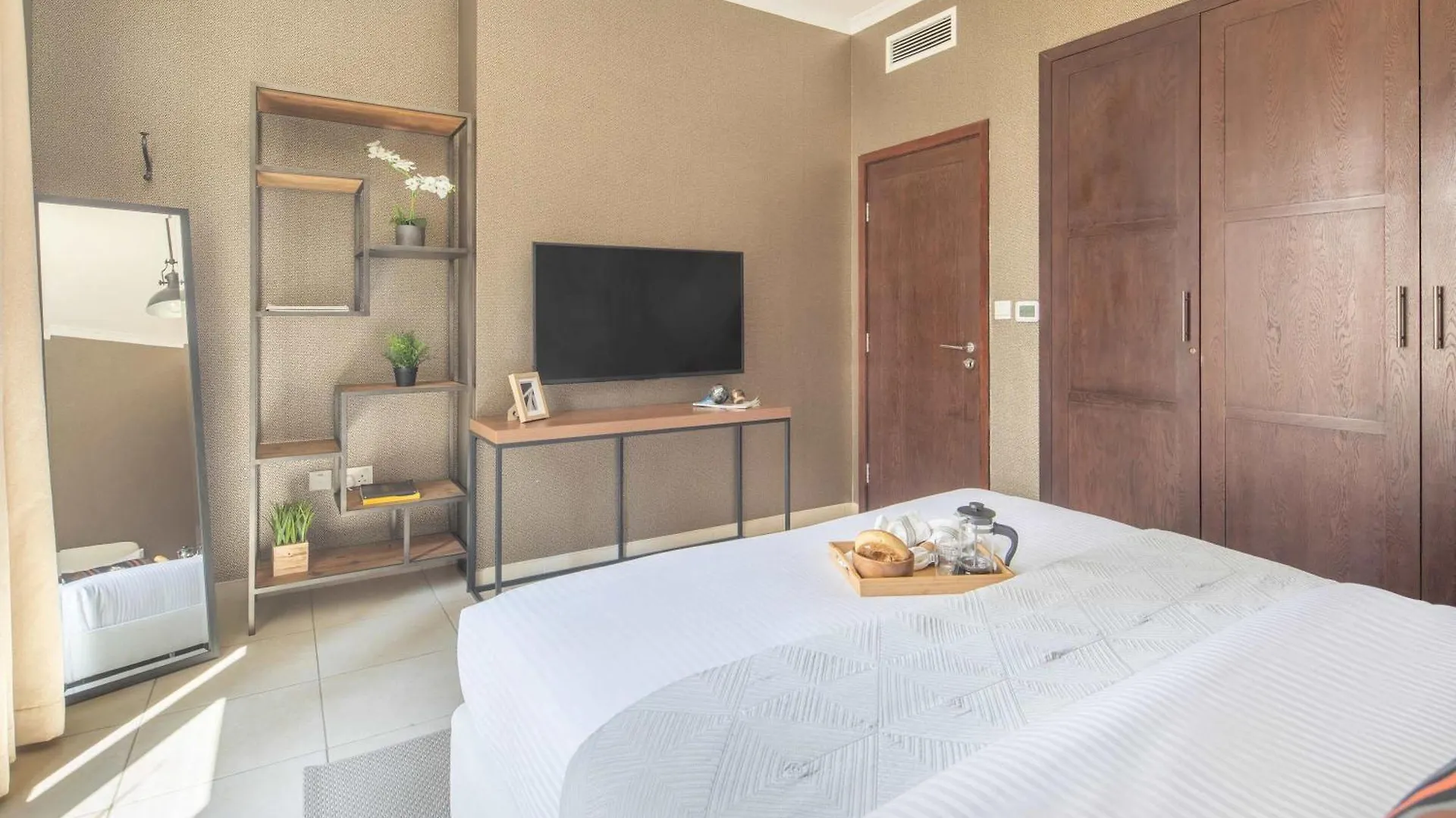 Frank Porter - The Residences 5 Dubai