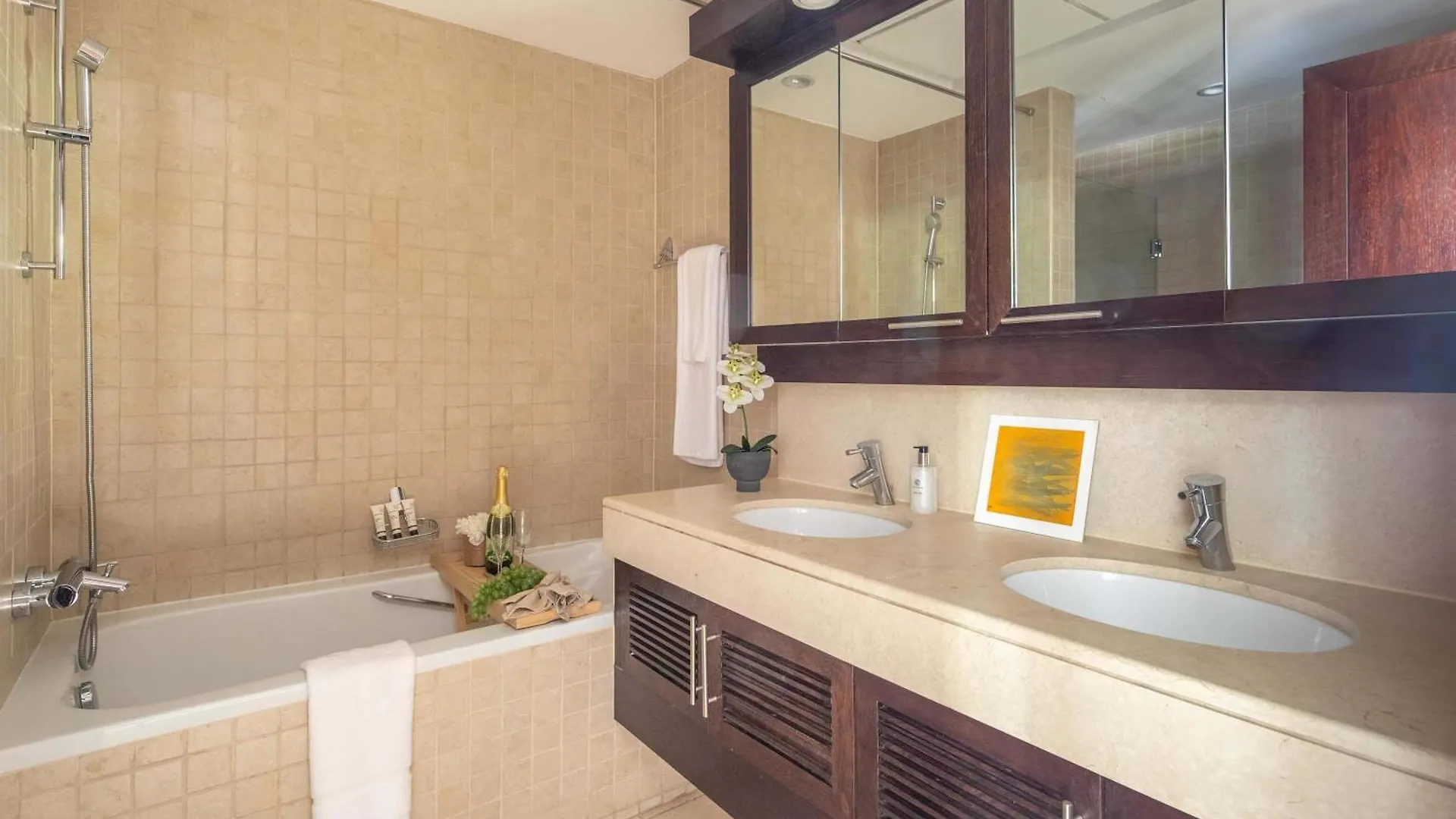 Apartment Frank Porter - The Residences 5 Dubai United Arab Emirates