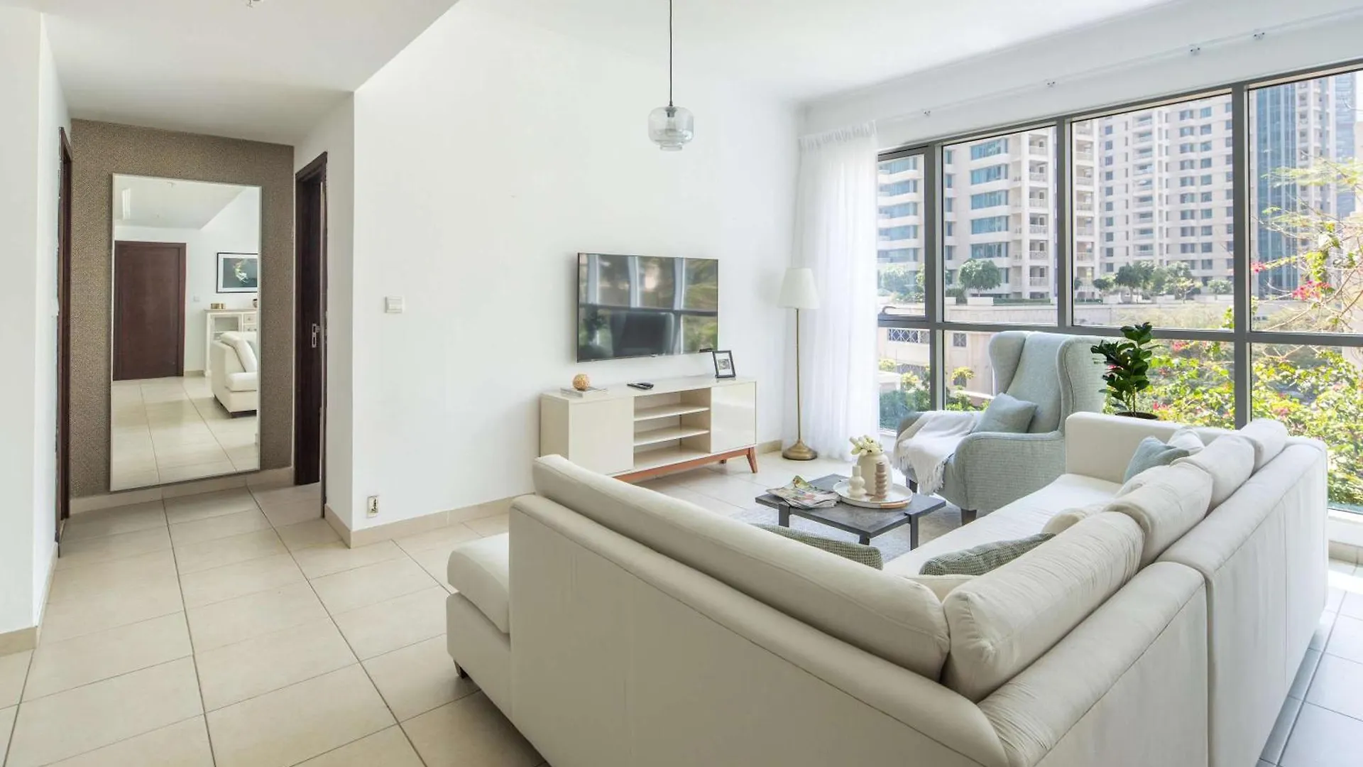 Frank Porter - The Residences 5 Dubai Apartment