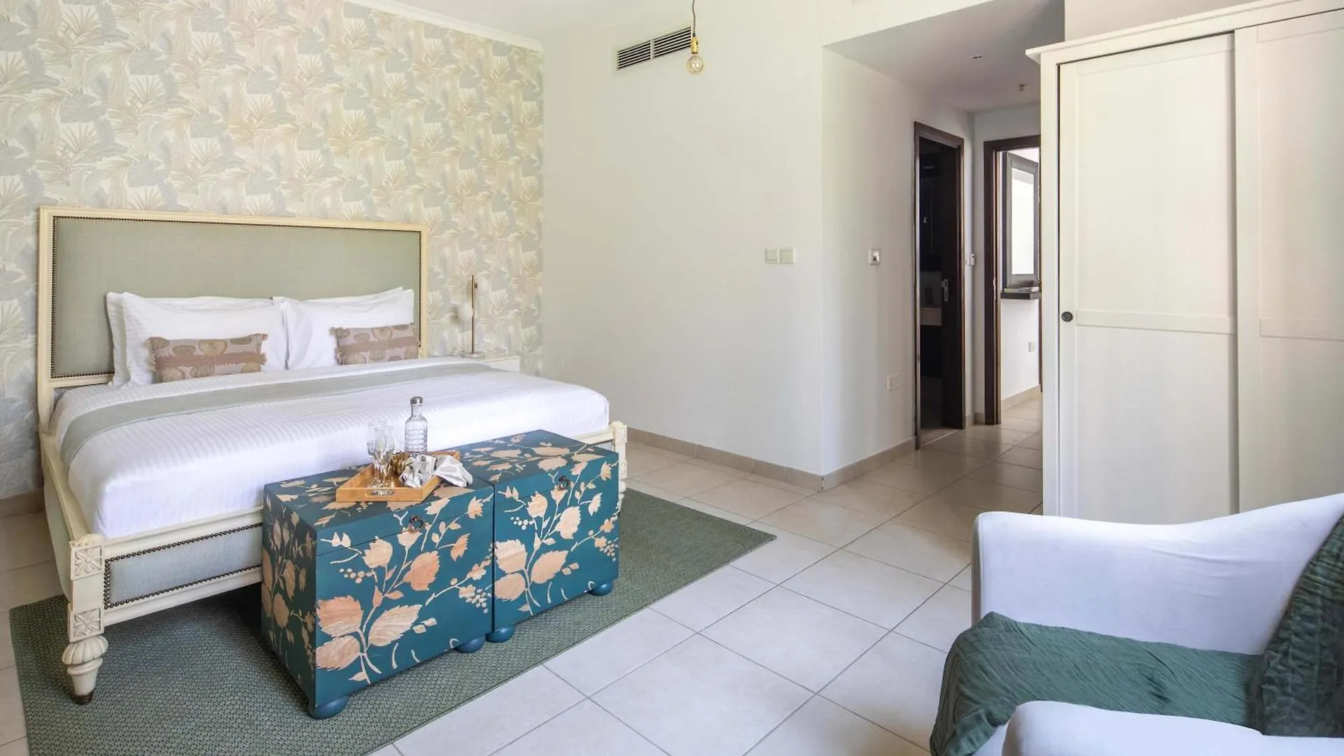 Frank Porter - The Residences 5 Dubai