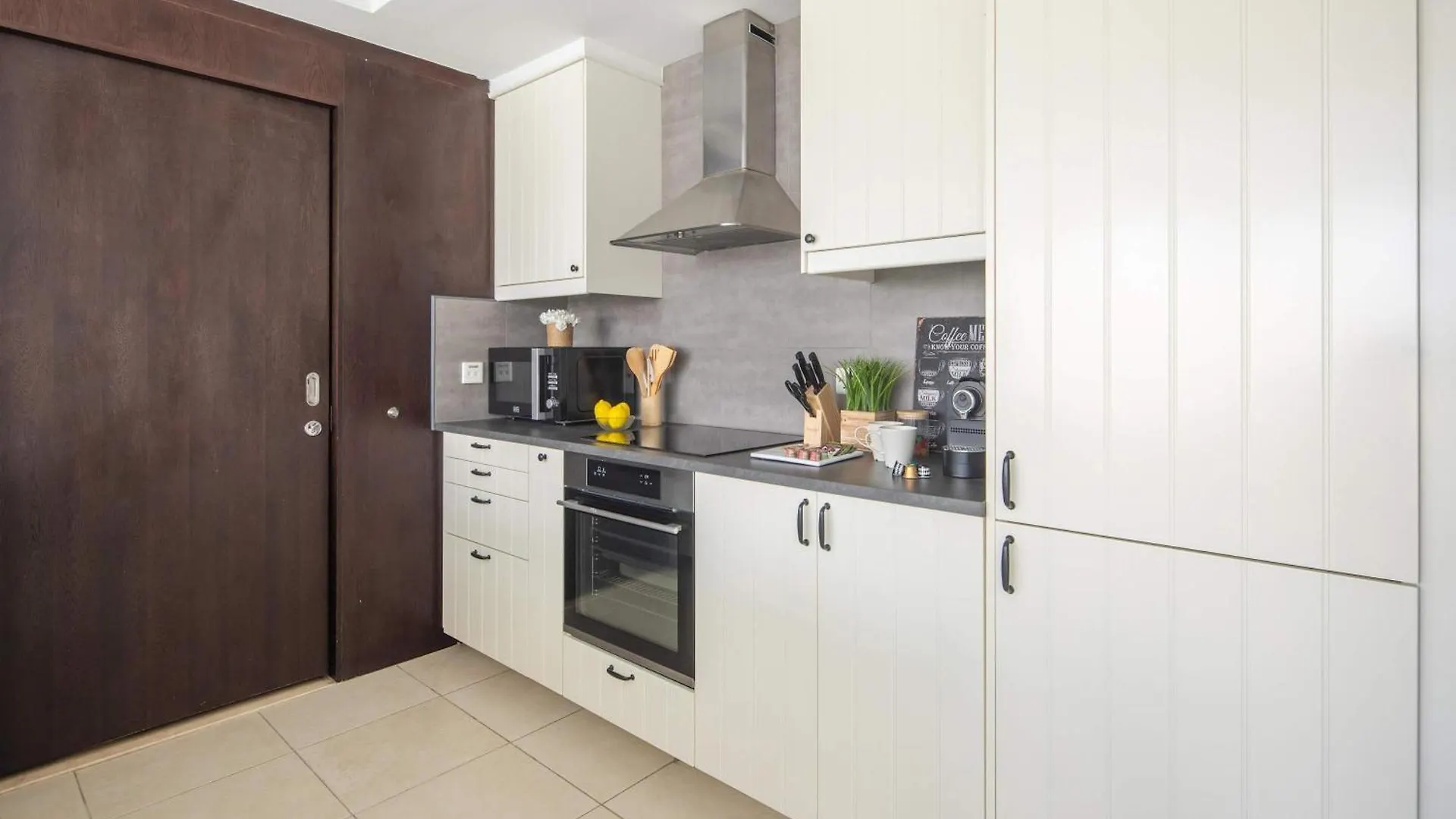 Frank Porter - The Residences 5 Dubai