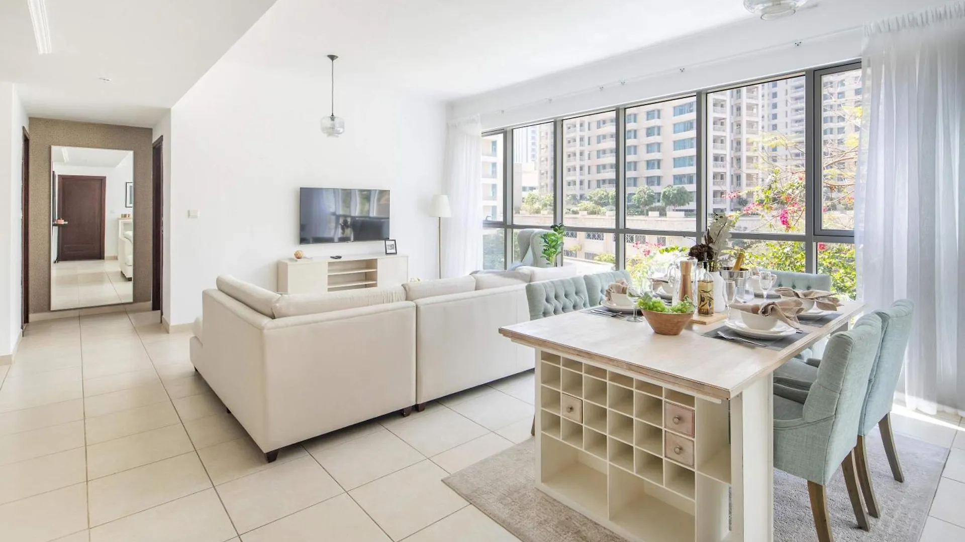 Frank Porter - The Residences 5 Dubai Apartment
